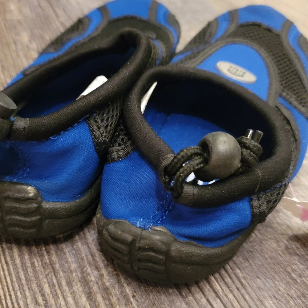 DB Gear Boys Water Shoes Size 3 Beach Aqua Pool Shoe Blue Black Adjustable strap